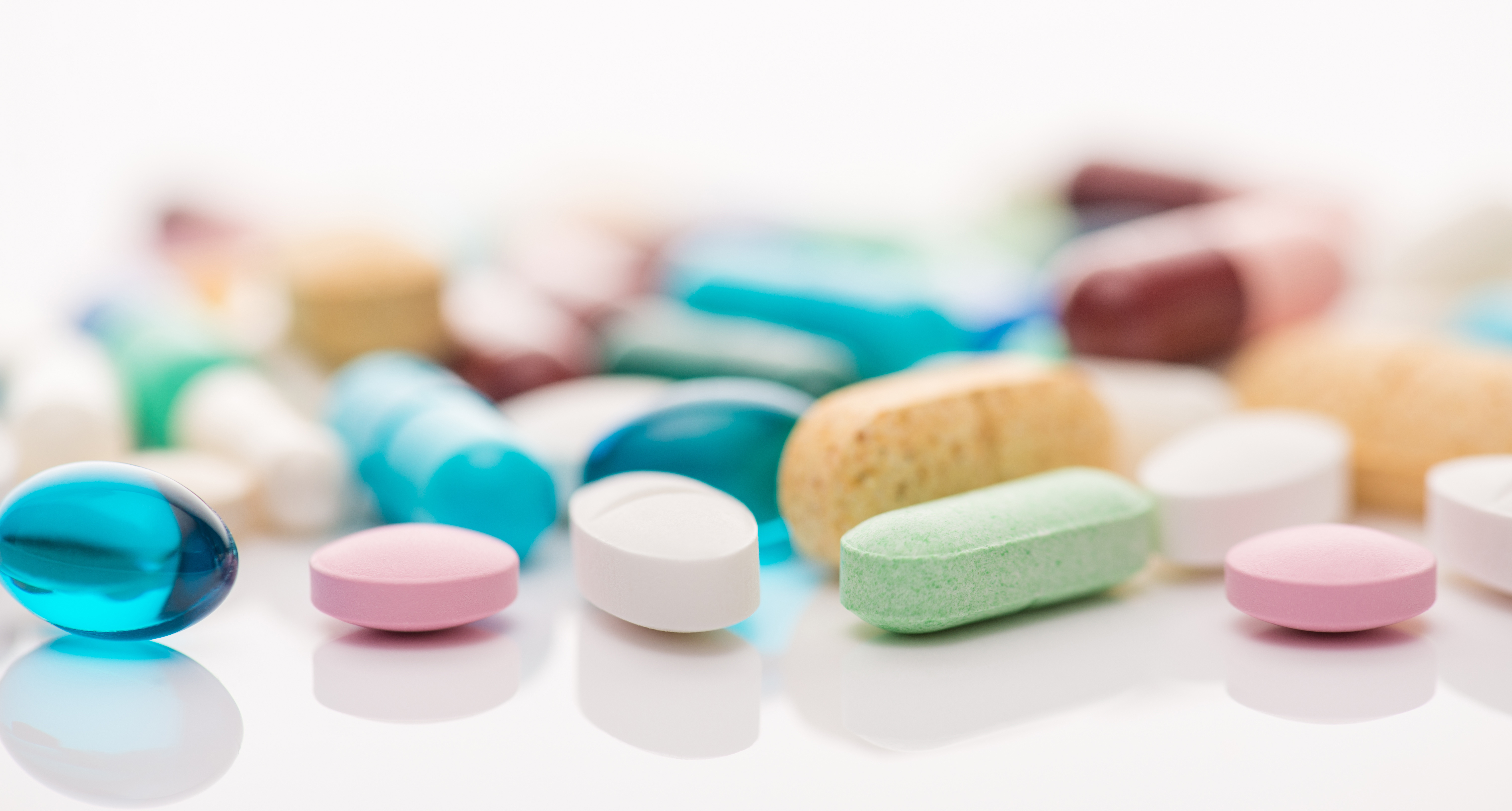 Random colorful pills and capsules 